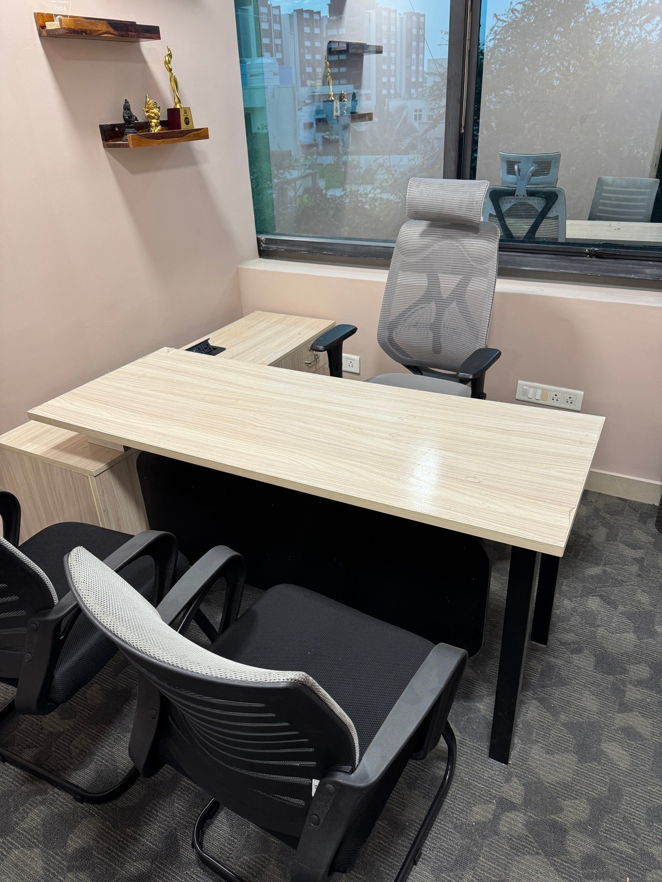 Modern Second Hand Furniture For Office in Bangalore at ₹ 1,500