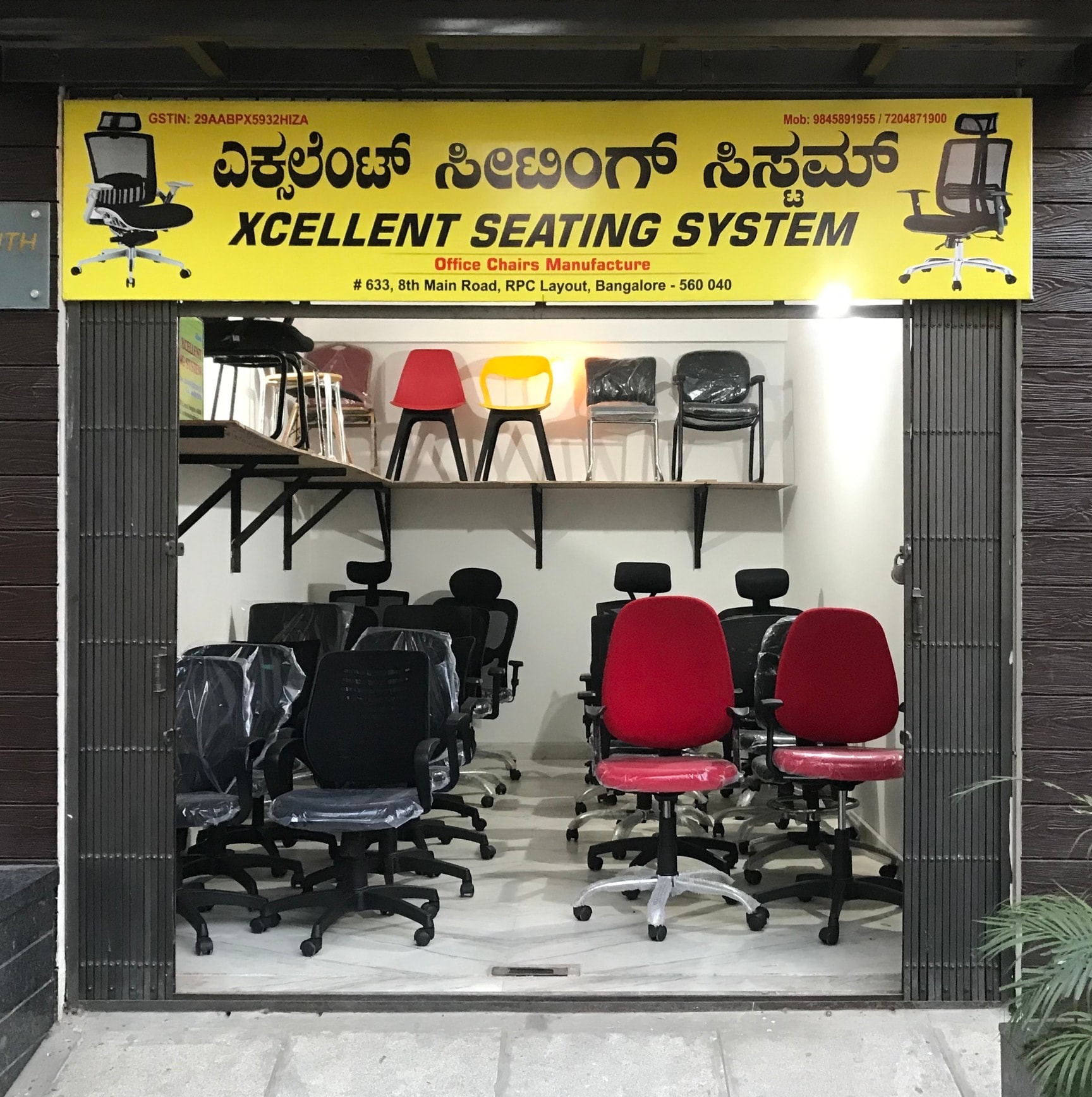 Kalinga Ashok Ergonomic Minimalist Office Chair Corner Tables