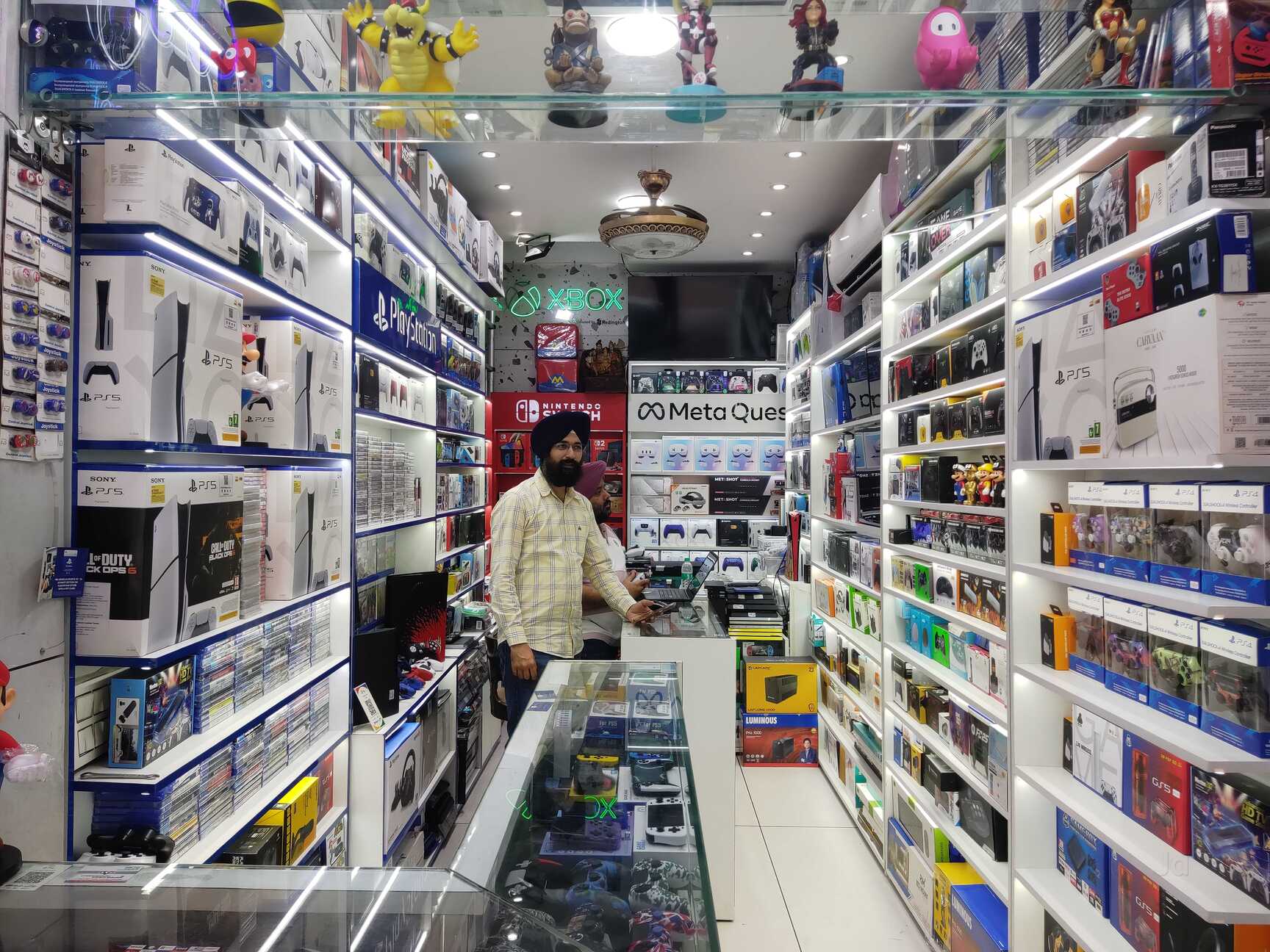 Chandigarh Mohali Vr Punjab Reliance Market 1500 Sqft BHK