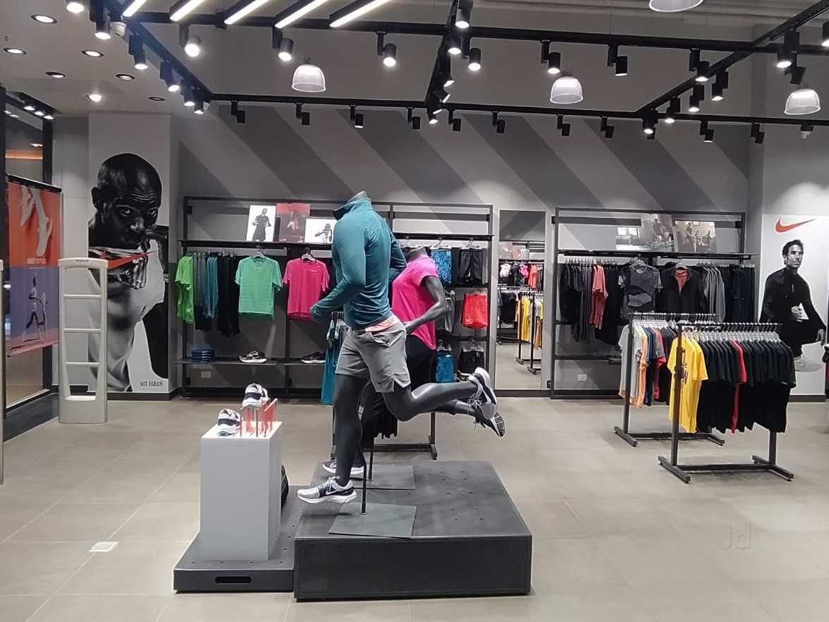 nike store near me open now