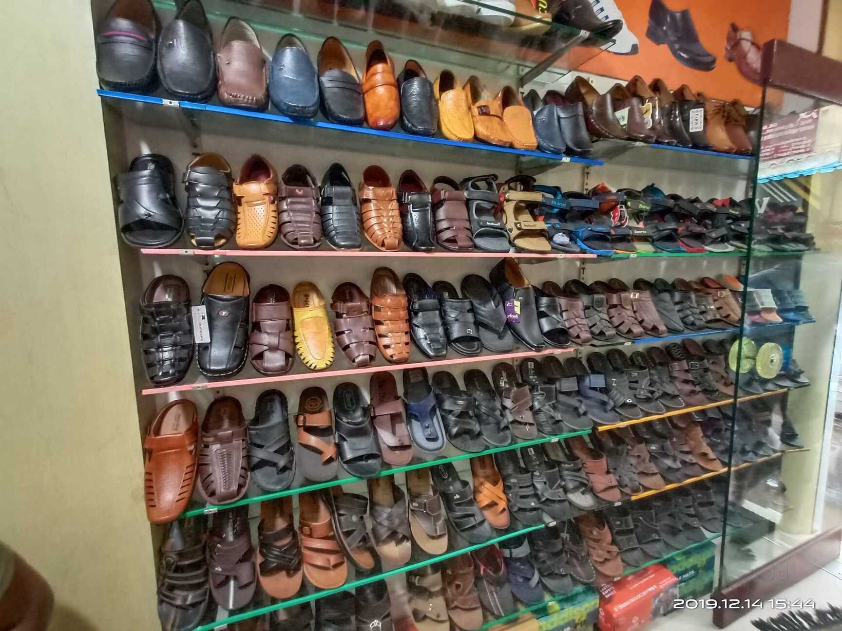 Trekking Shoe in Pondicherry Durable, Lightweight Hiking