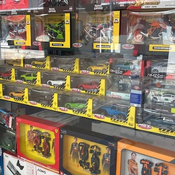 Game Brothers die-cast models