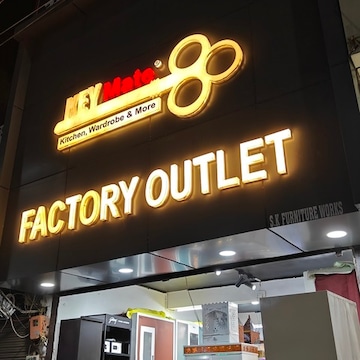 nike factory outlet sector 14