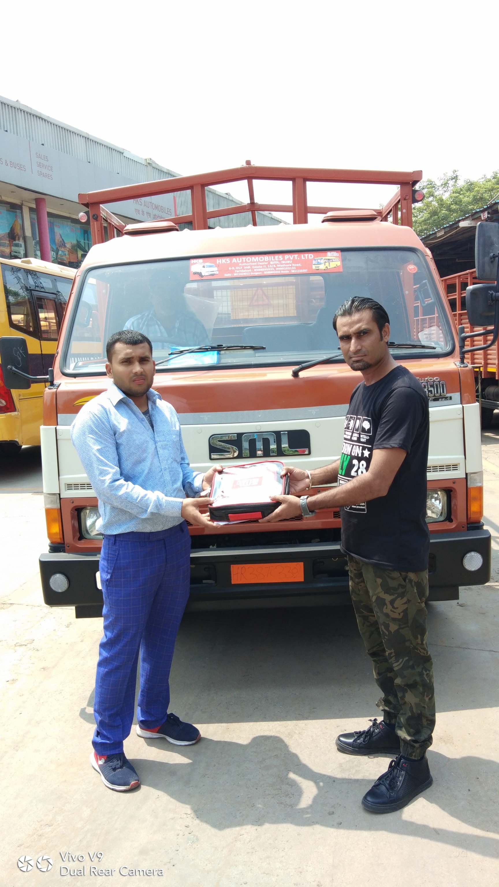 24 School Bus Price Starting From Rs Find Verified - Main Image