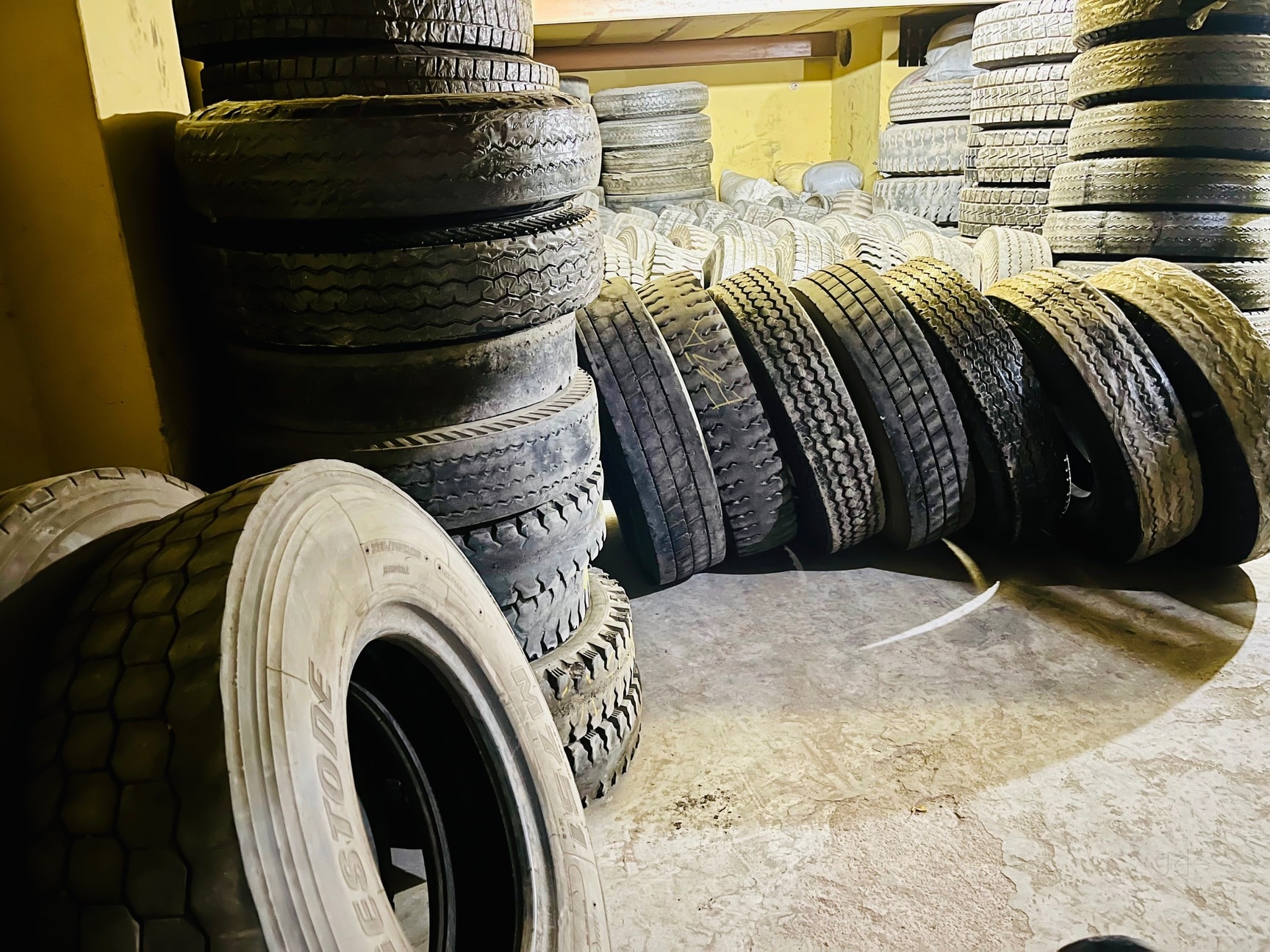 Commercial Vehicle Tyre in Kashipur Durable Heavy-Duty Tires for