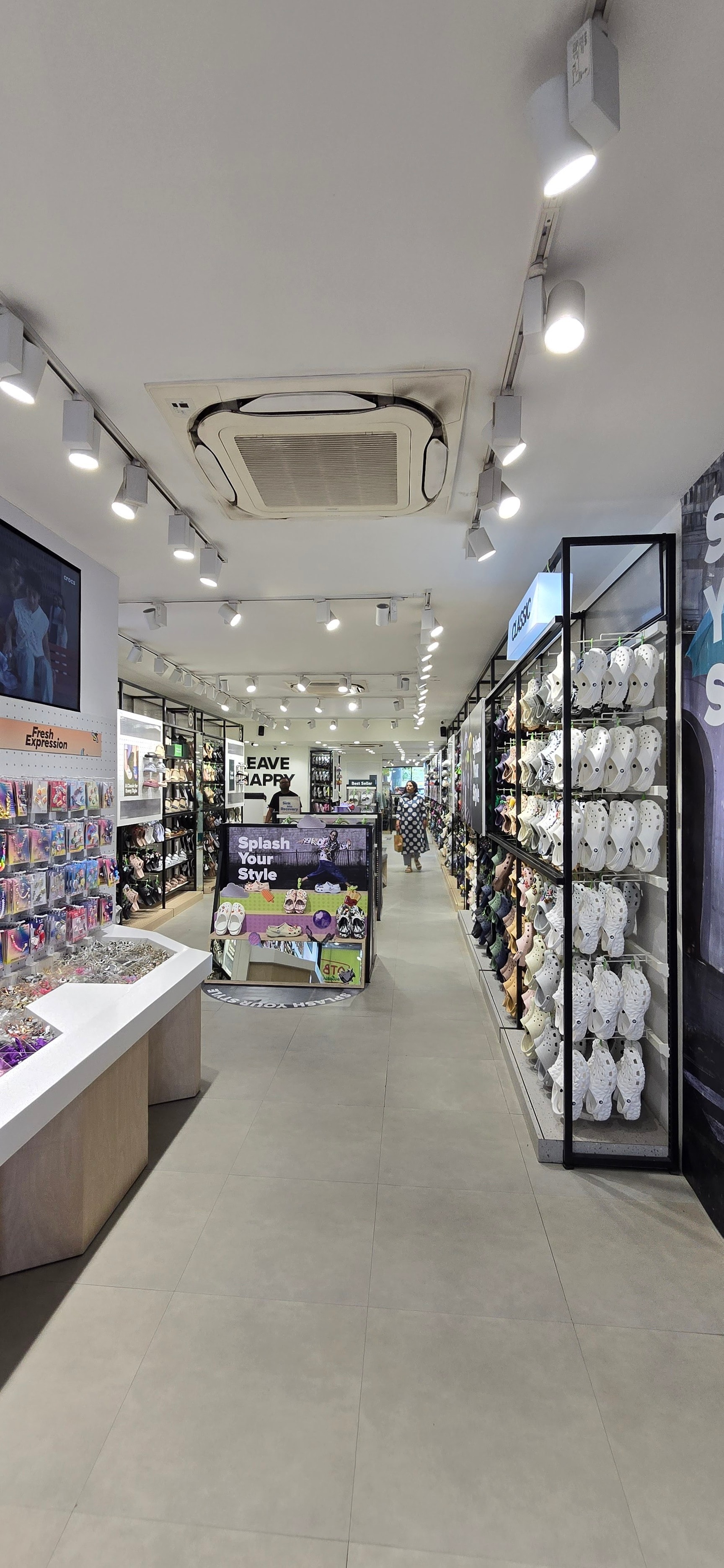 crocs store crocs dragon mart