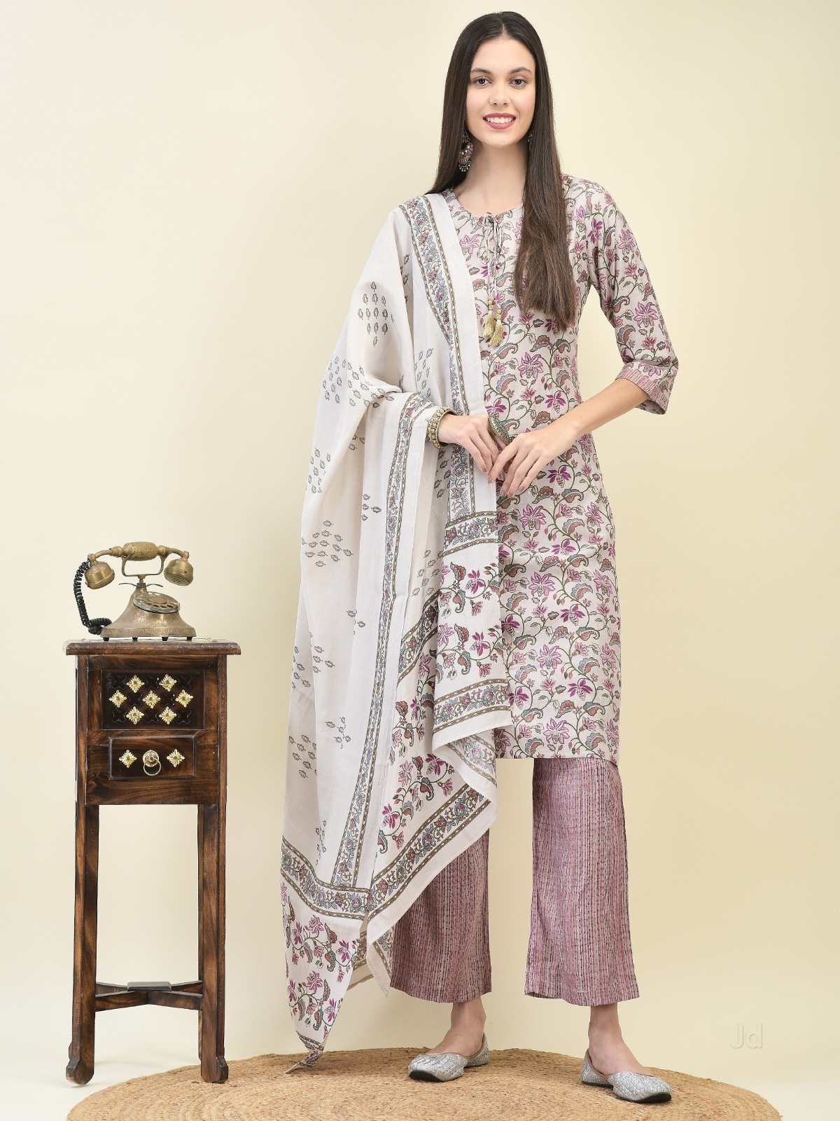 Silk Cotton Magenta Banarasi Women Saree Silk Cotton Magenta