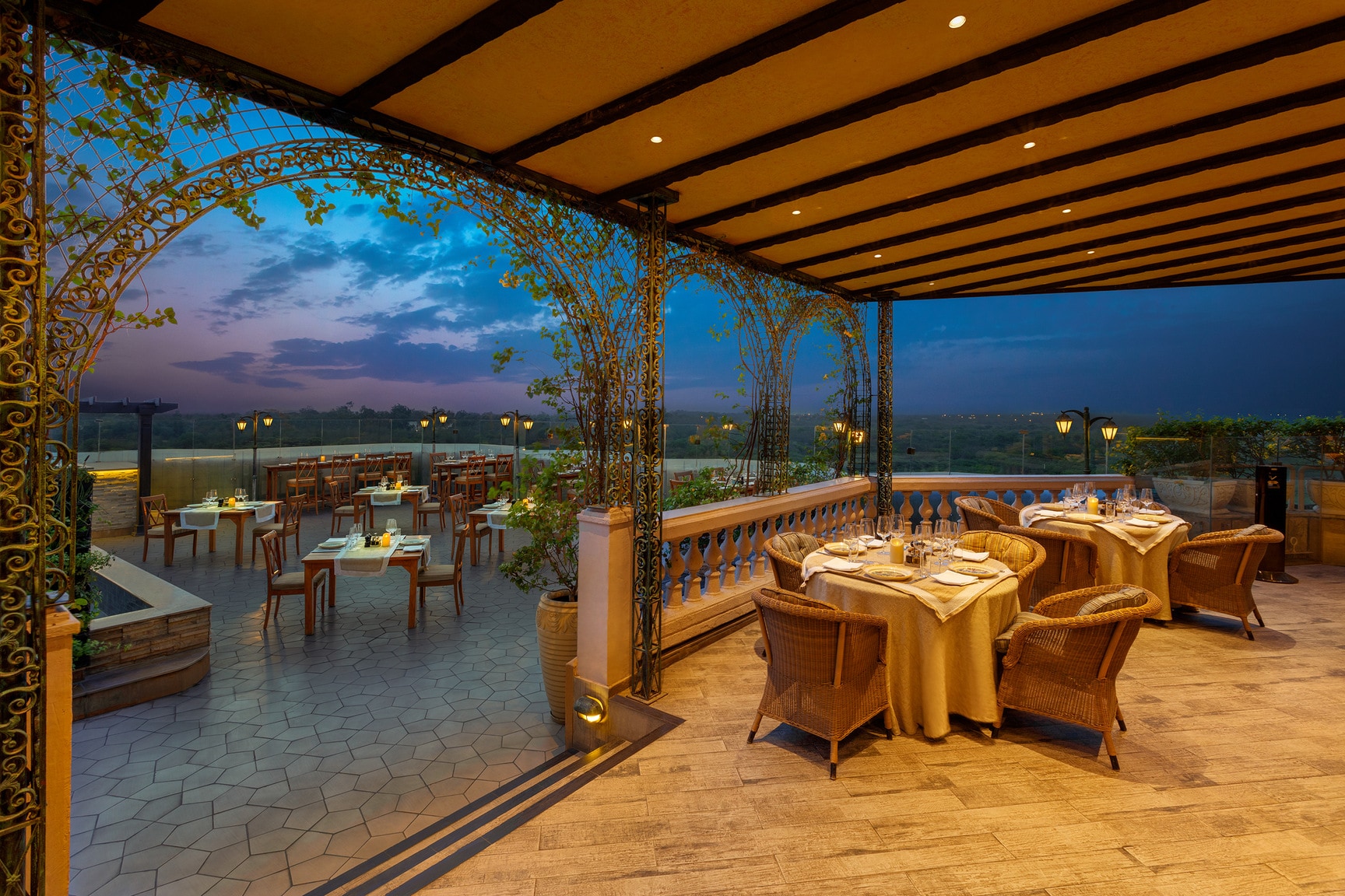 Popular Rooftop Restaurants in Chanakyapuri
