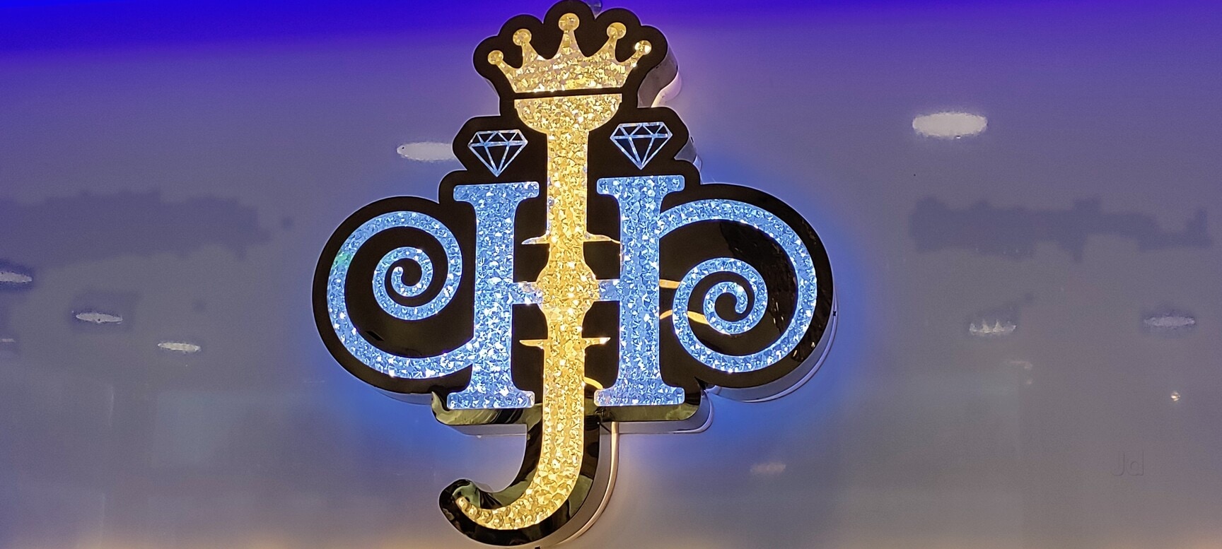 White gold diamond pendant in Ferozepur Elegant, Luxurious