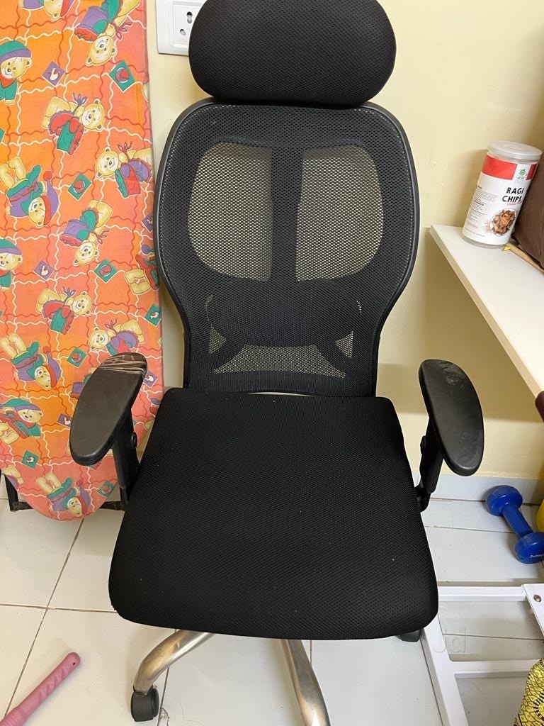 Second hand office furniture in Delhi Affordable, Quality