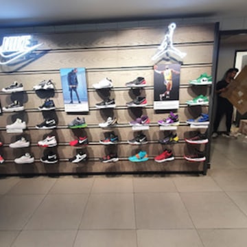 nike retailers near me