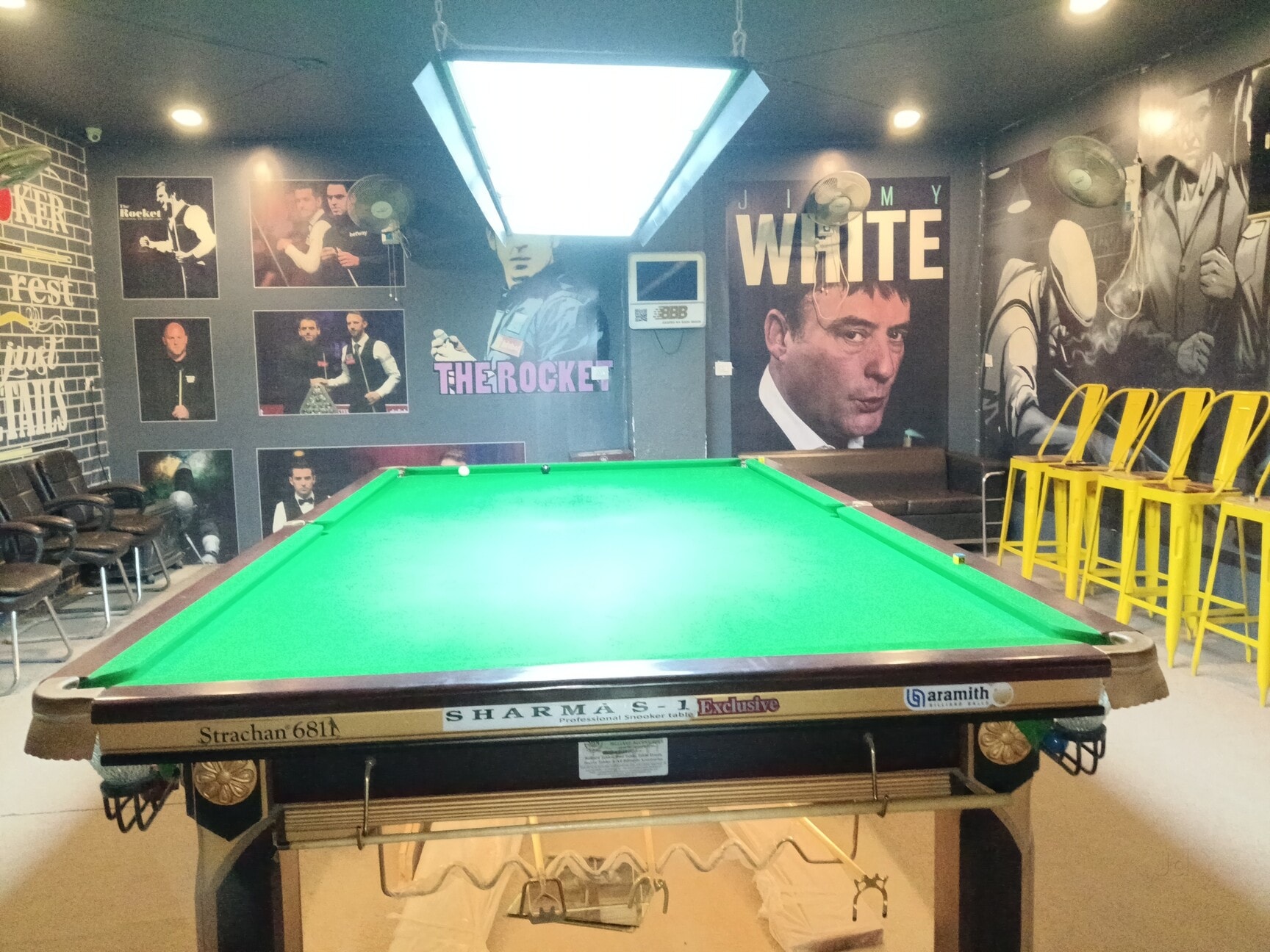 The Hang-Out Snooker And Pool Lounge thumbnail 2