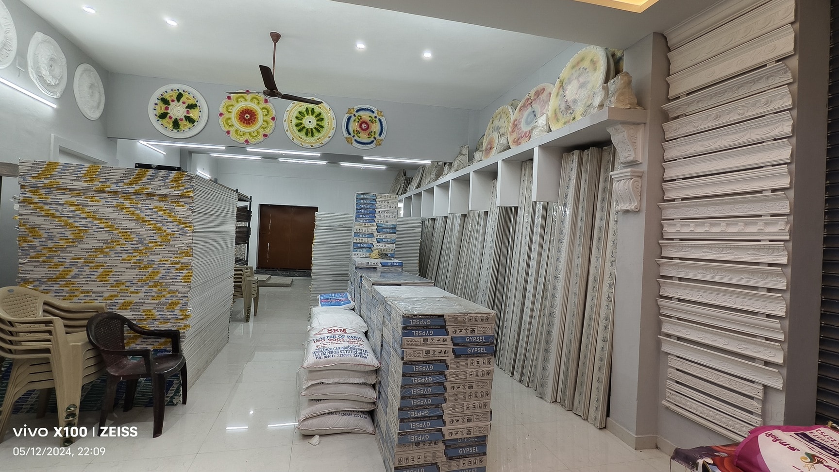Clean modern tray-type false ceiling