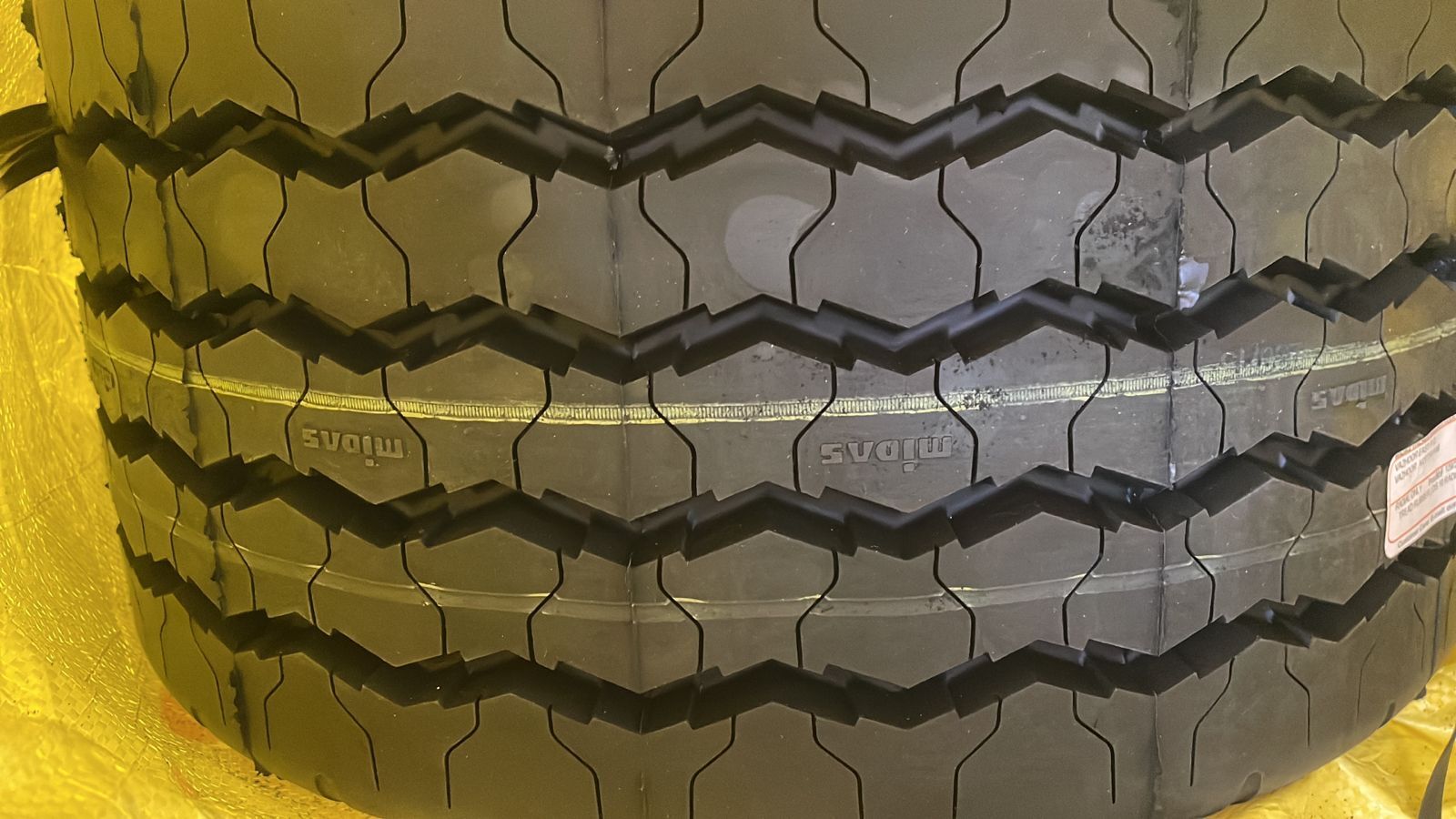 Bridgestone Dueler D689 Tubeless Tyre Bridgestone Dueler D689