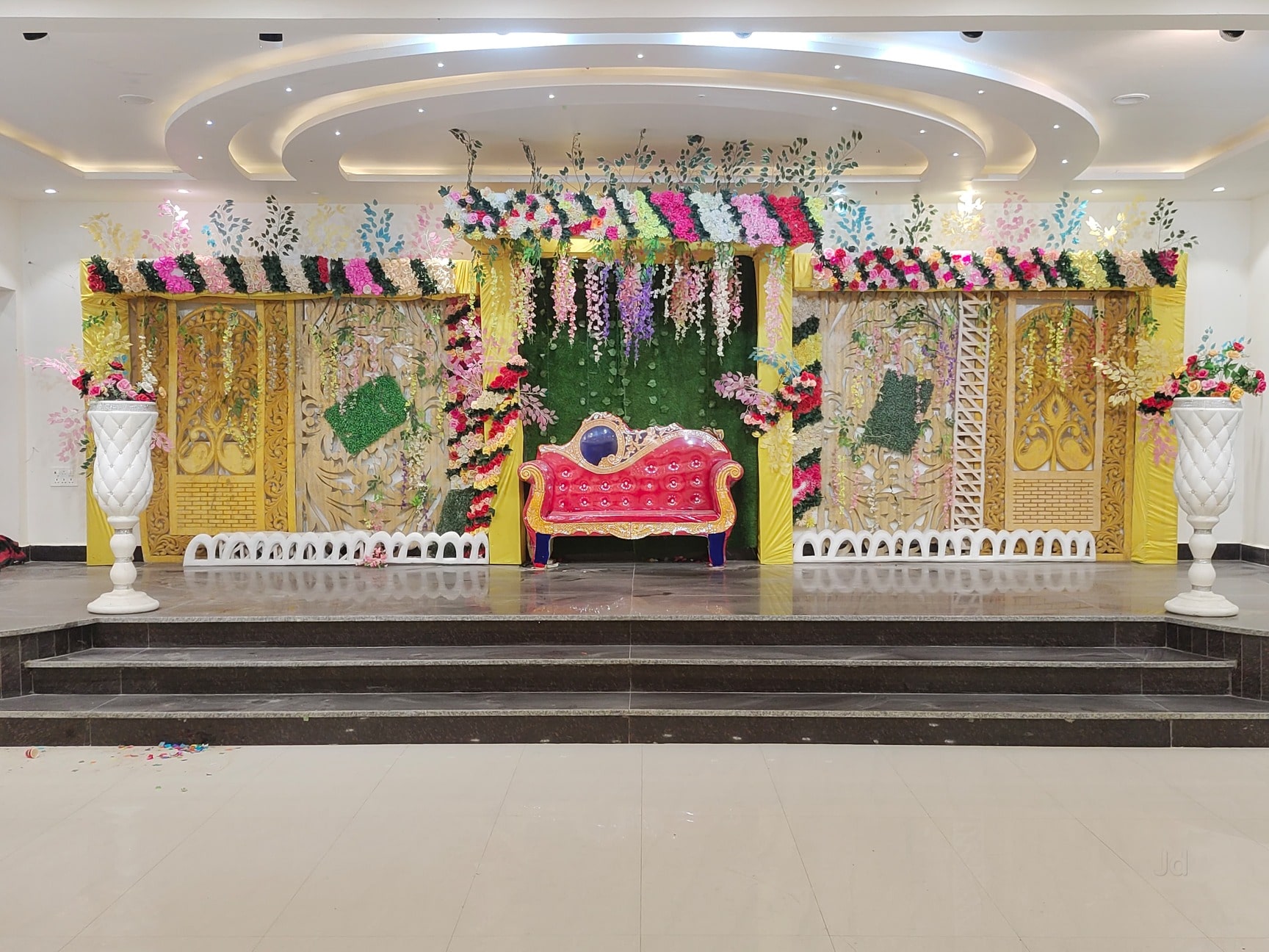 Book Hotel Rajmahal International in Bara Chakia,East Champaran - Best  Hotels near me in East Champaran - Justdial