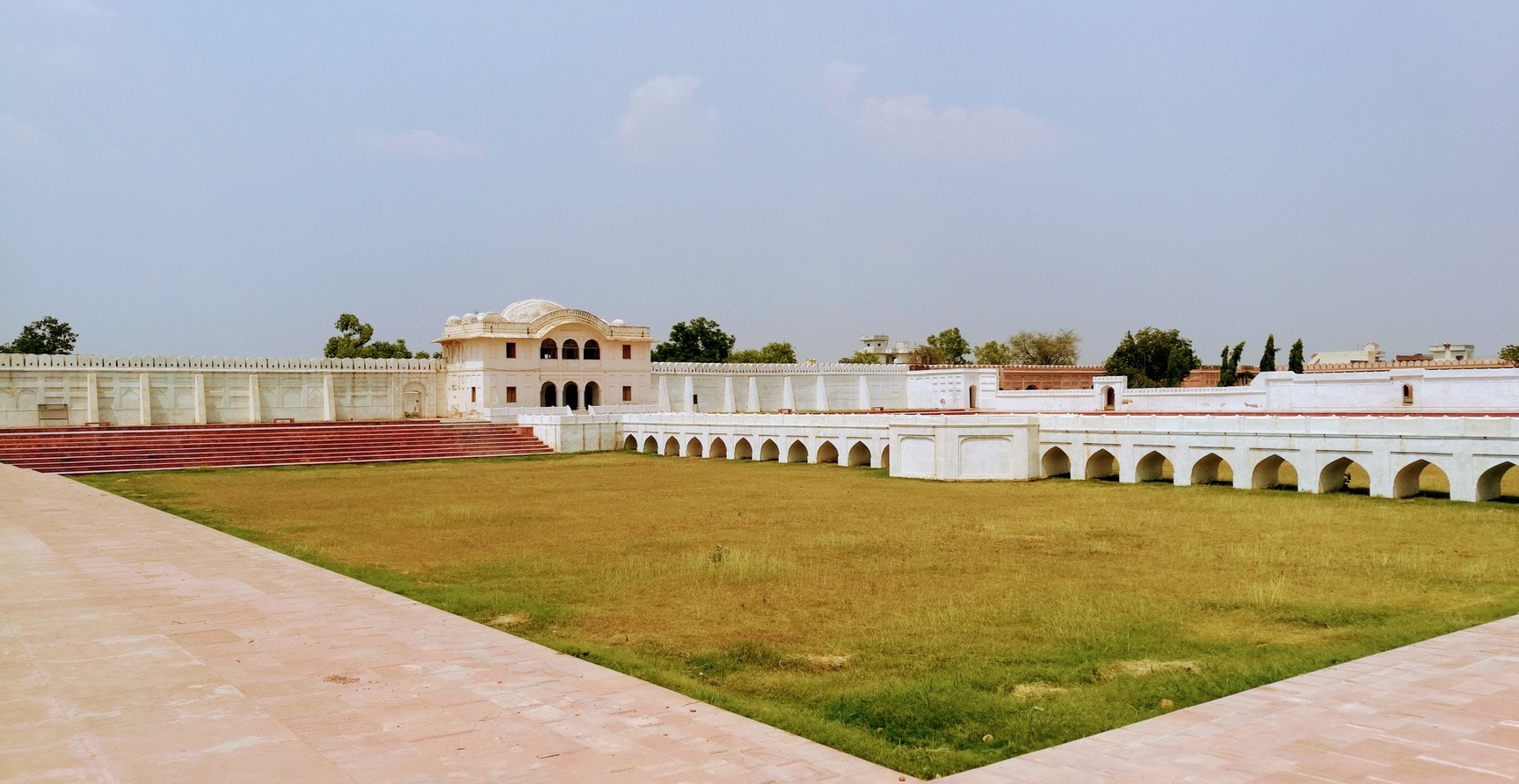 Central tank, the Mehtabi Chabutra was situated at the centre