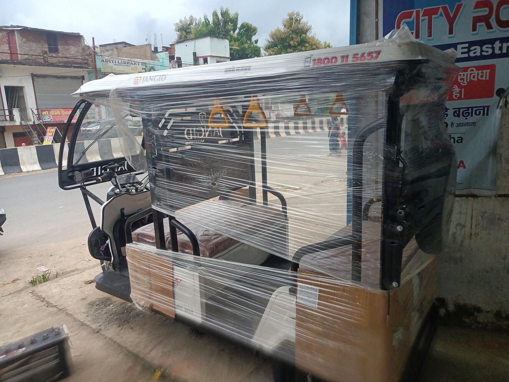 SAARTHI DLX 4-Seater Electric Rickshaw in Gorakhpur at best price by ...