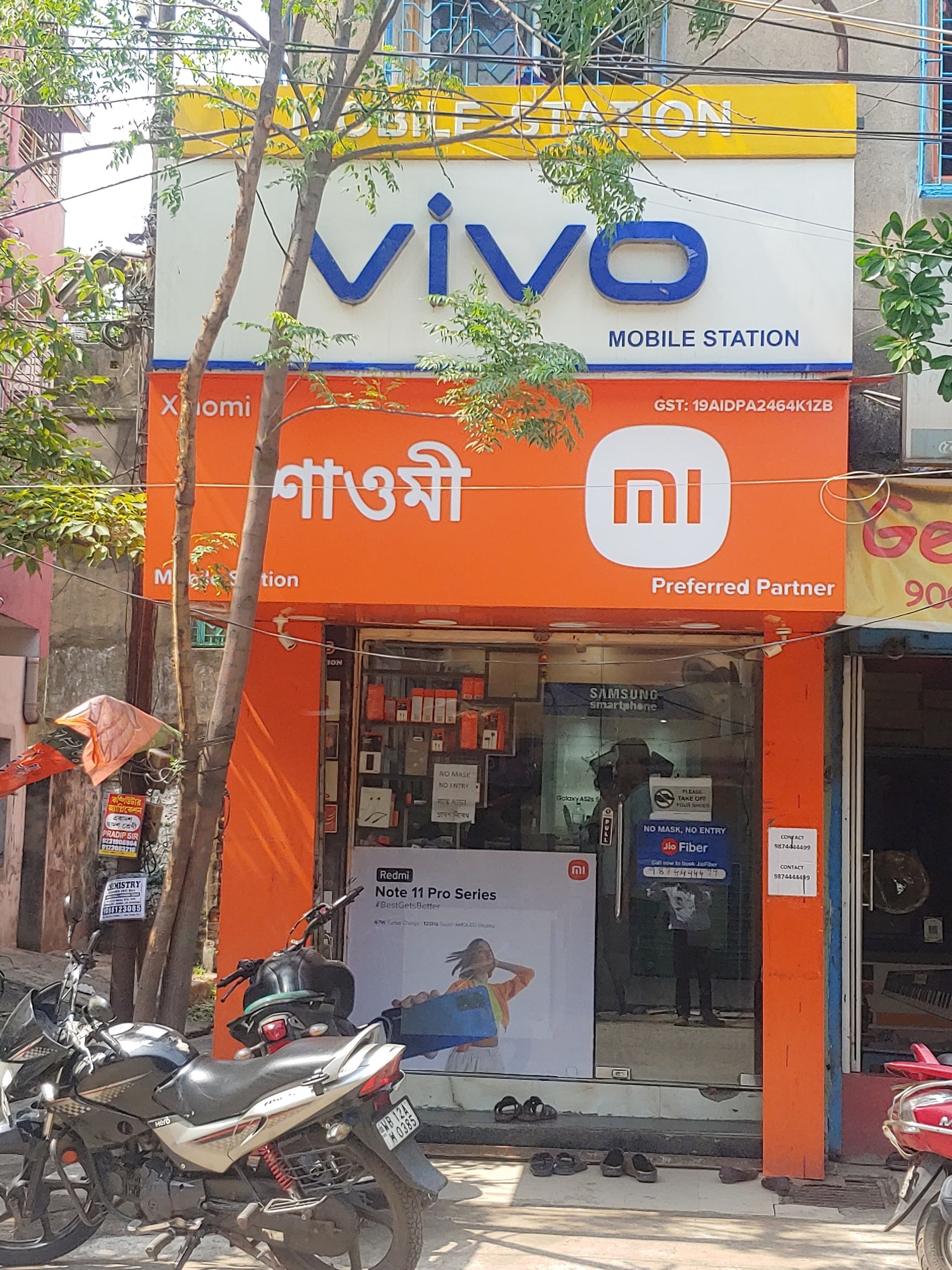 Image showcasing Cell Phone Repair Business From Home: Gary Bey's Story | CRS