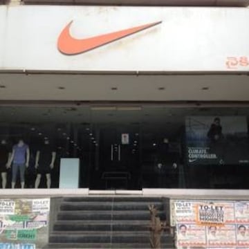 take me to the nike outlet