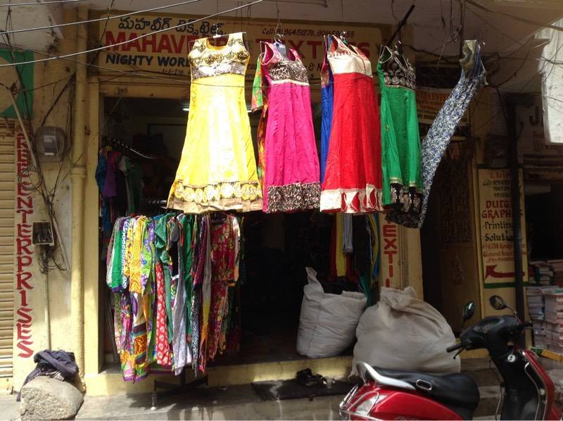 ピーチ Pure Silk Women Saree Golden in Hyderabad - Dealers