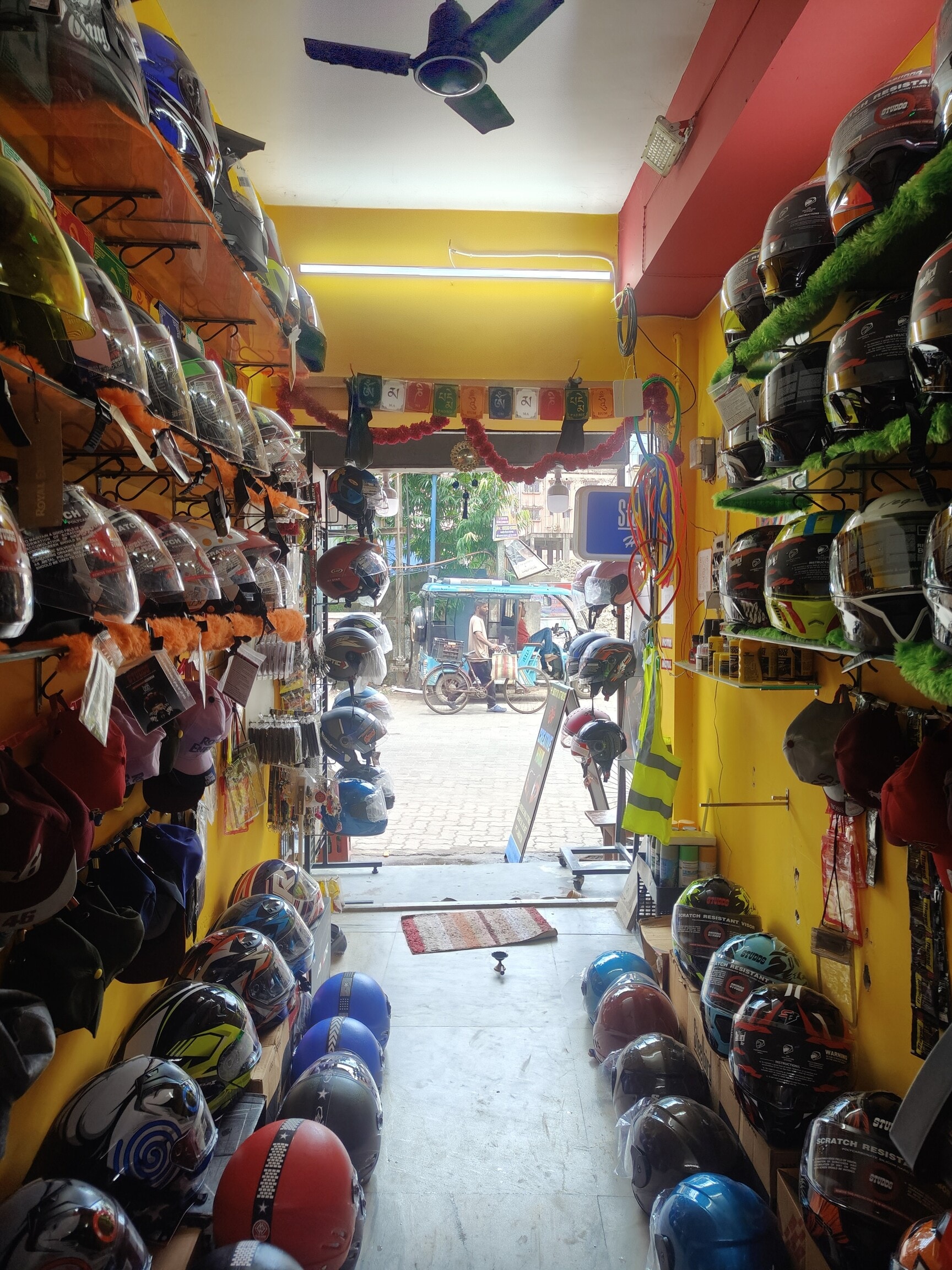 Bright Helmet in Kolkata Stylish, Durable Comfortable - Main Image