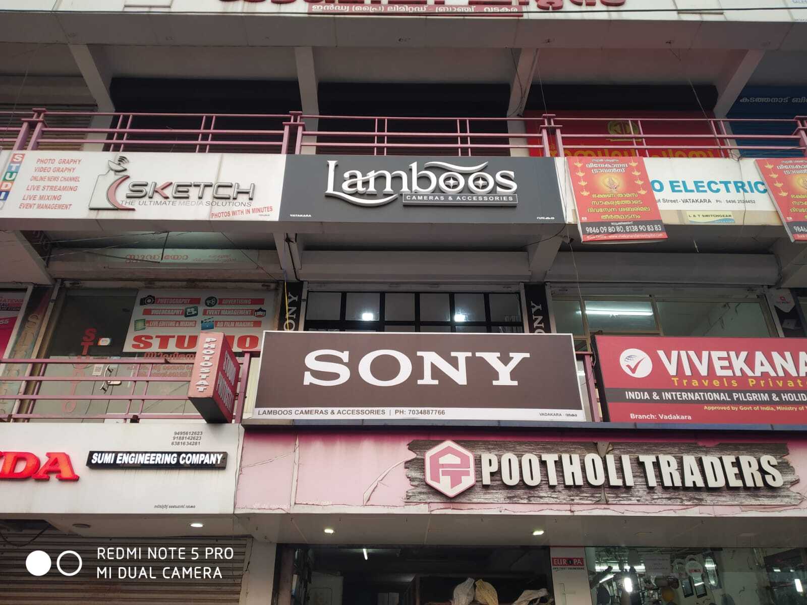 Camera Tripod in Malappuram Sturdy, Lightweight Adjustable