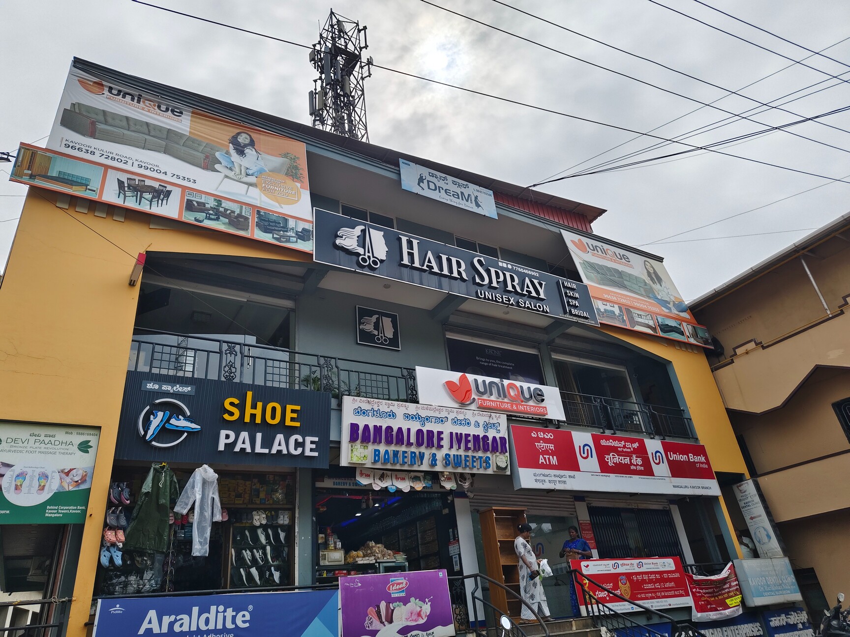 White Arm Rest Work Station Chair in Mangalore - Dealers