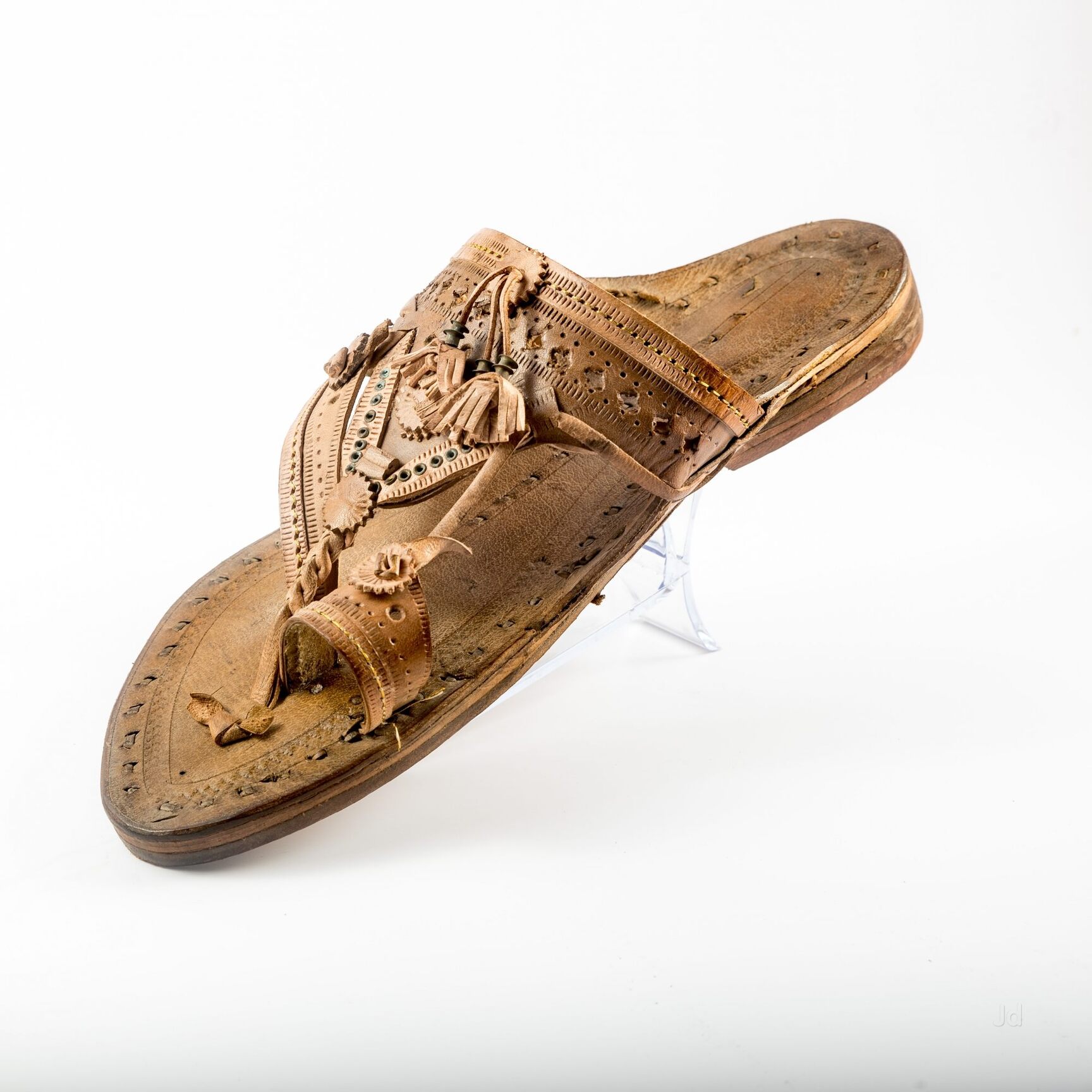 Kolhapuri Abhyankar Chappal White Brown Kolhapuri Chappal At