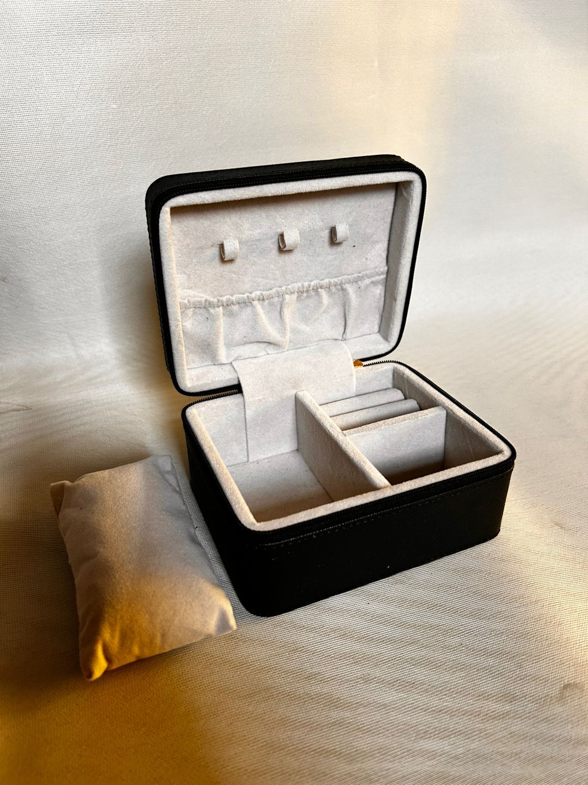 Zeessy Gift Box Manufacturing in Shivaji Nagar-Govandi West