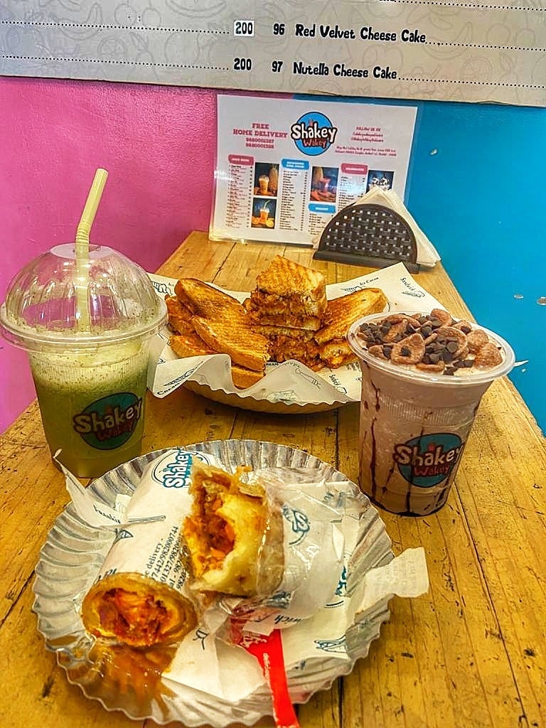 Shakey Wakey in Bandra West,Mumbai - Order Food Online - Fast Food