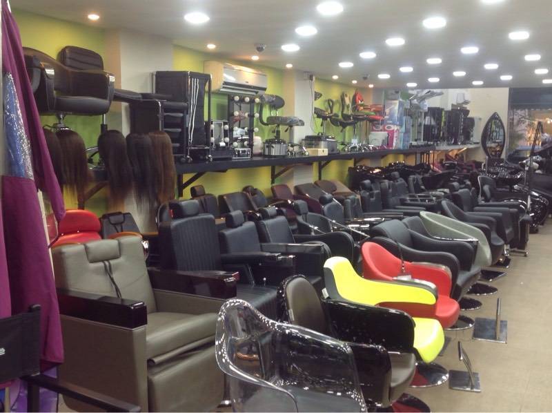 Choudhary Enterprise Cream Salon Chair Beauty Parlour Furniture In