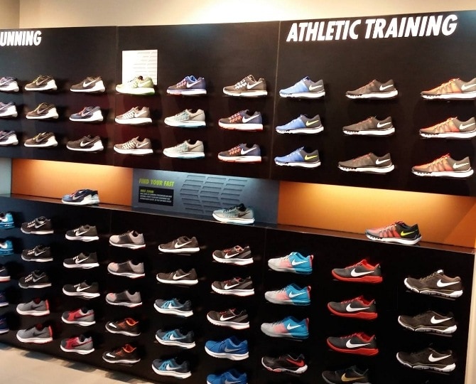 mall nike shoes