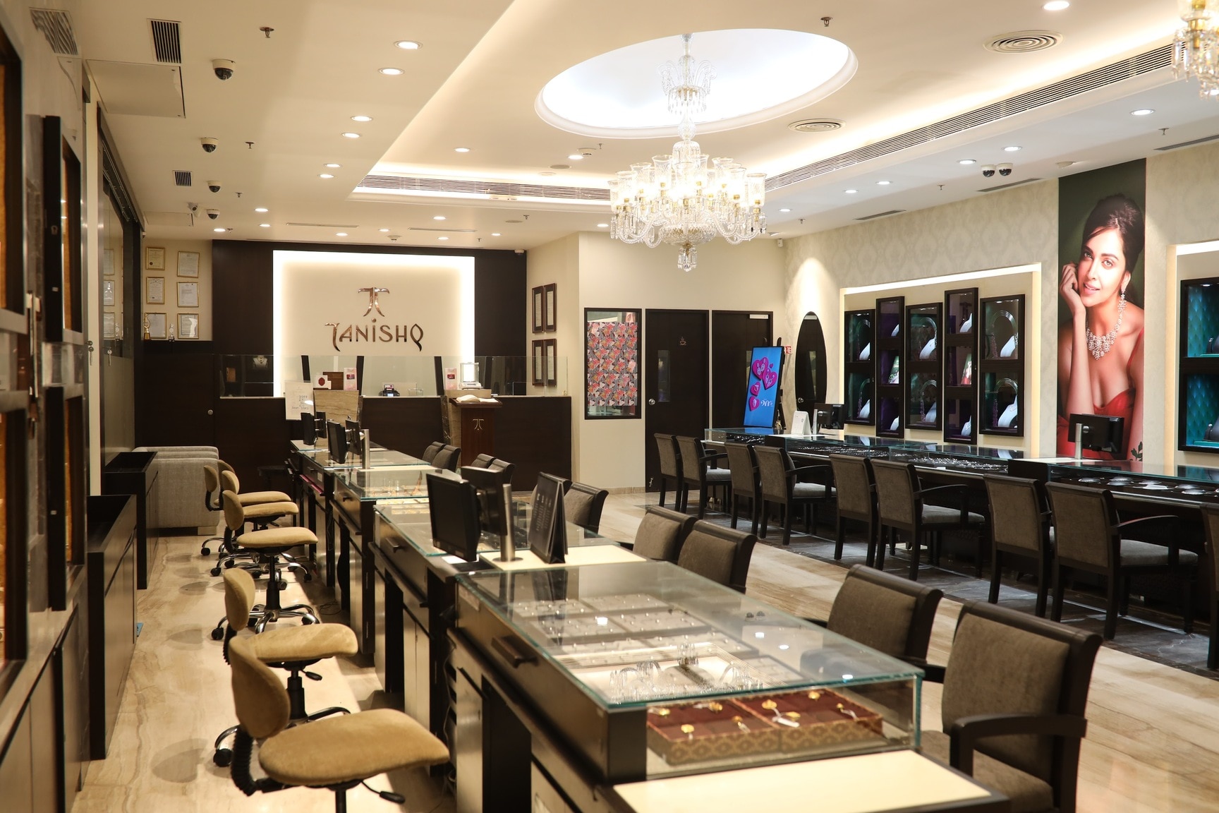 Jewellery Shops In R City Mall Butterfly Pendant Caratlane Borivali