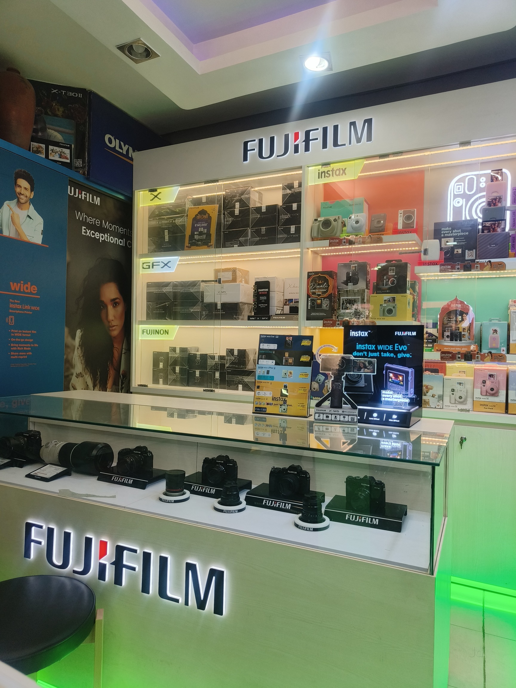 Olympus E-M1 System Camera 16 Megapixel 7.6 Cm TFT LCD Display - View #13