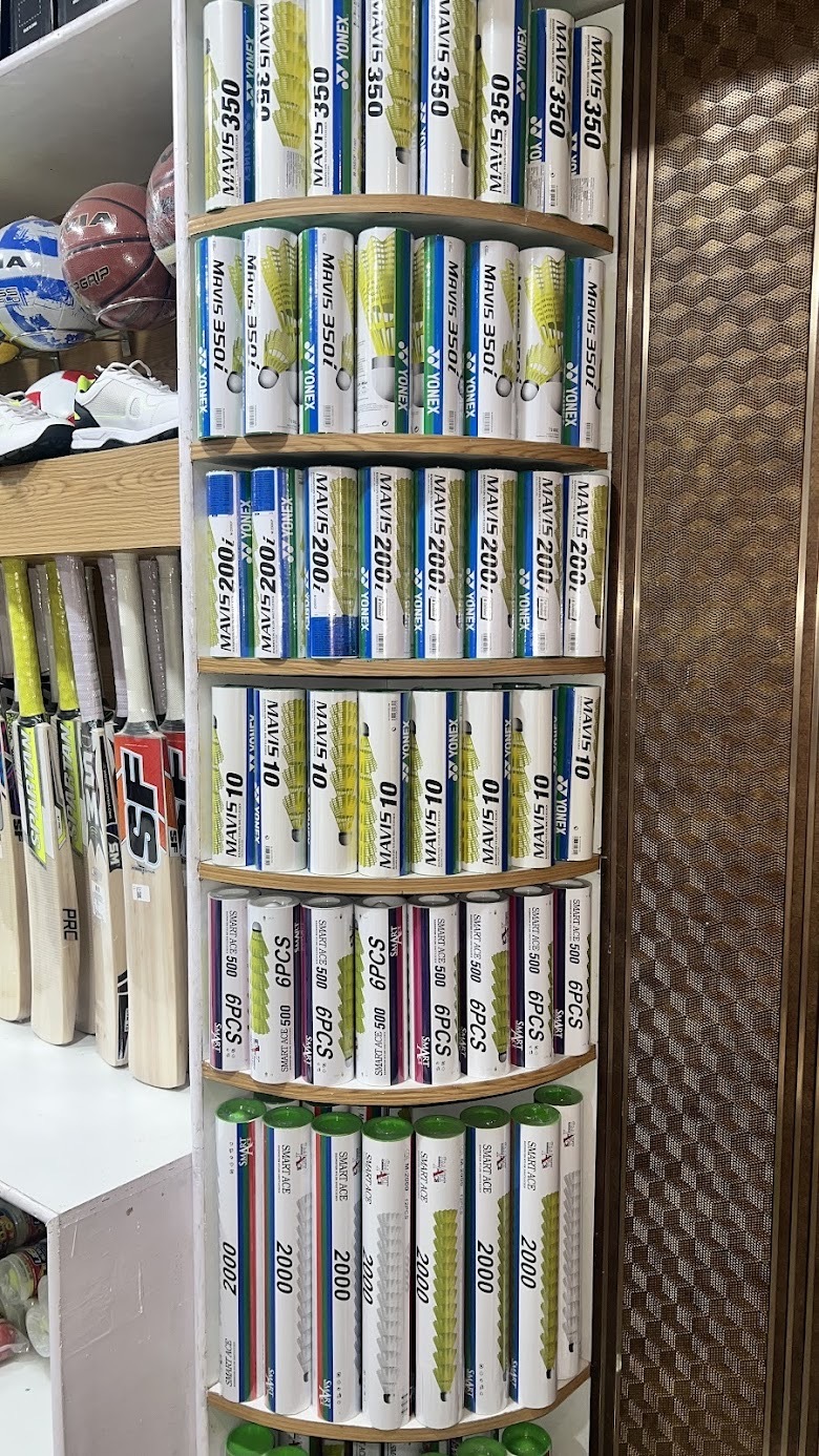 Guess Vaires Guess Wala Boots Swimming Goggle In Cuttack