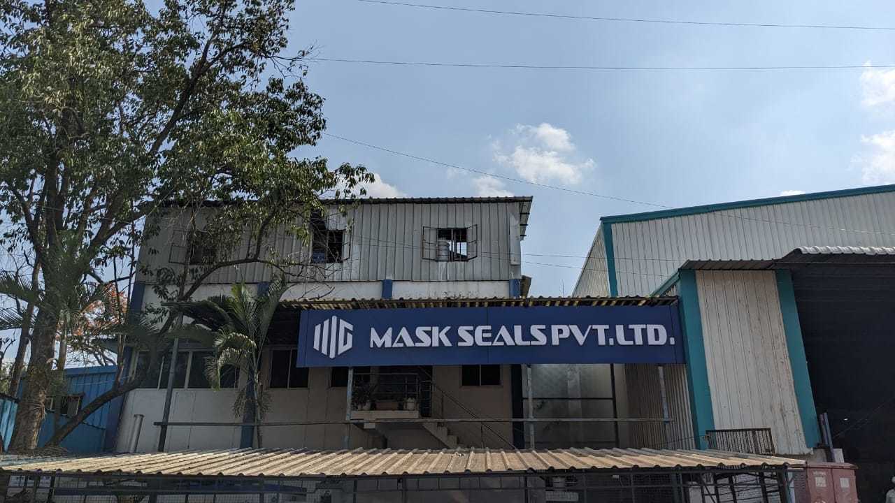 Threaded stud in Karad Durable Fasteners for Robust Applications