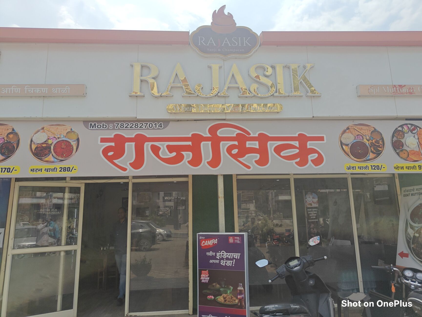 Qizlar striptiz oyinlarini oynashdi