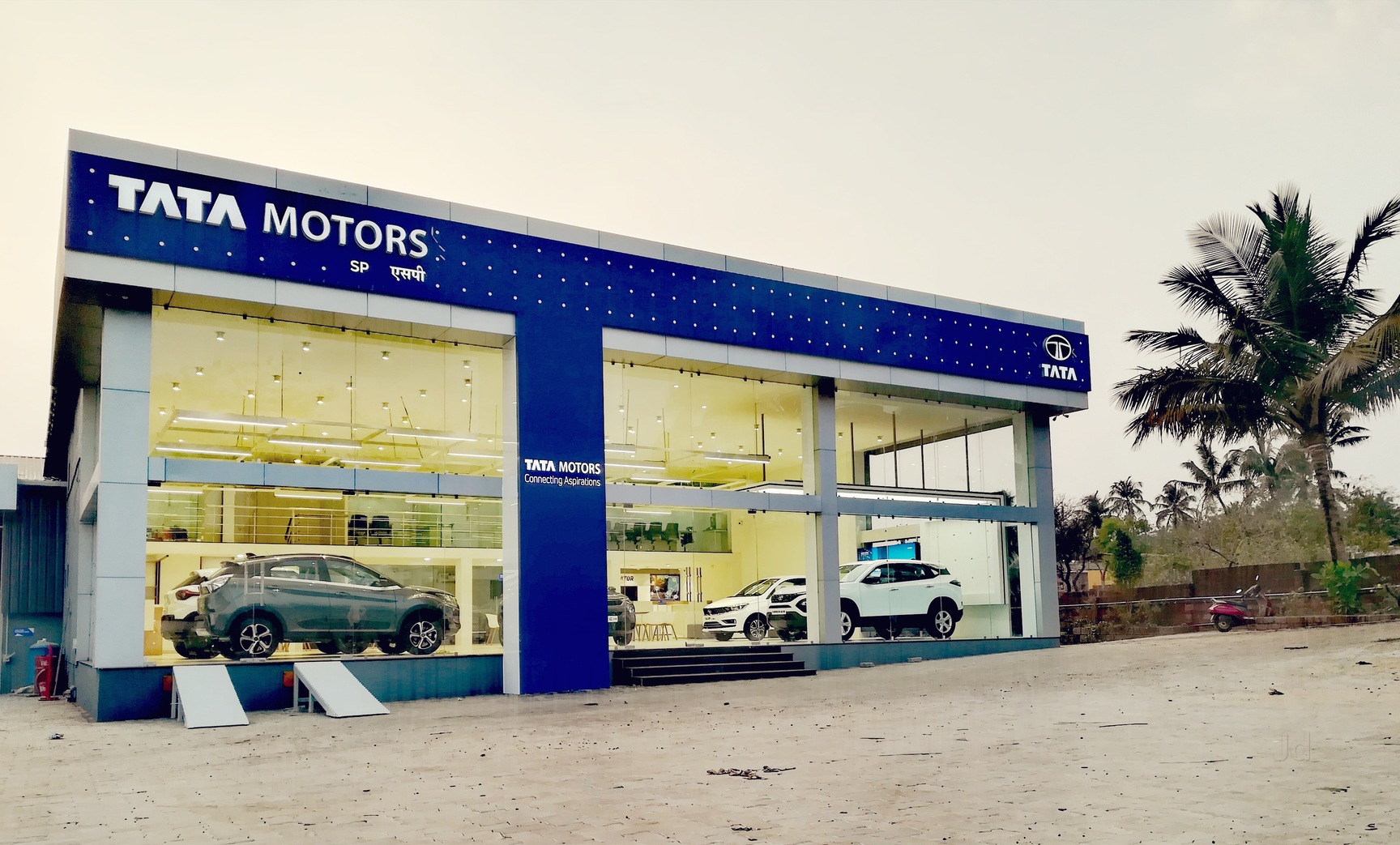 Showroom Banner