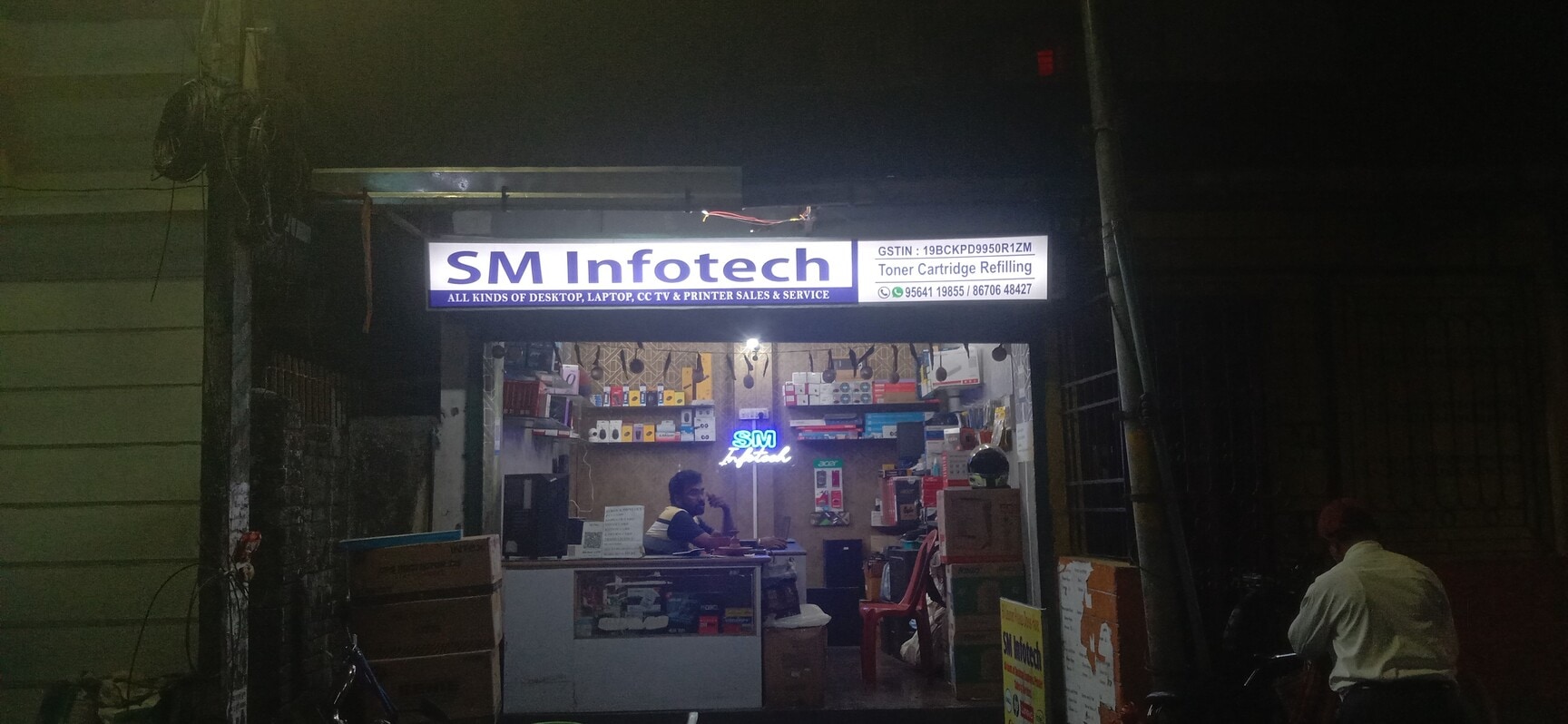 Image showcasing Computer Store in Tustin, CA - Micro Center