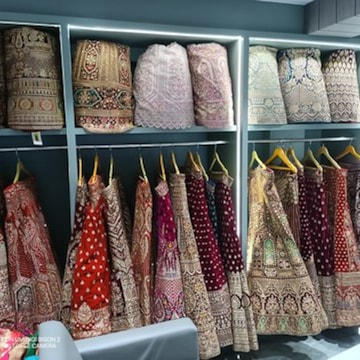 https://images.jdmagicbox.com/v2/comp/surat/h4/0261px261.x261.181113162247.w8h4/catalogue/millennium-textile-market-sahara-darwaja-surat-fabric-retailers-ZSgRbk2o72-250.jpg